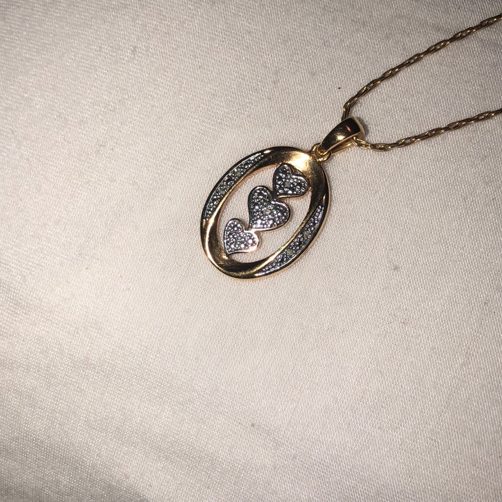 Gold pendant and necklace